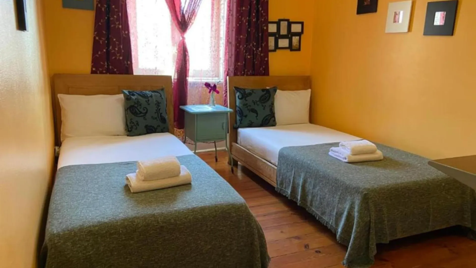 Room In Guest Room - Lisbon Anglesh Hostel Located Near City Center 0*,