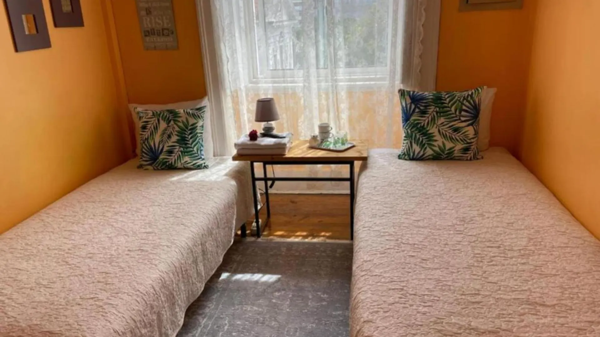 Room In Guest Room - Lisbon Anglesh Hostel Located Near City Center Portugal