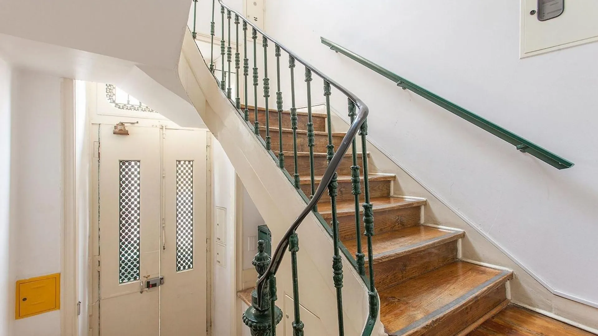 Pensionat Room In Guest Room - Lisbon Anglesh Hostel Located Near City Center Portugal