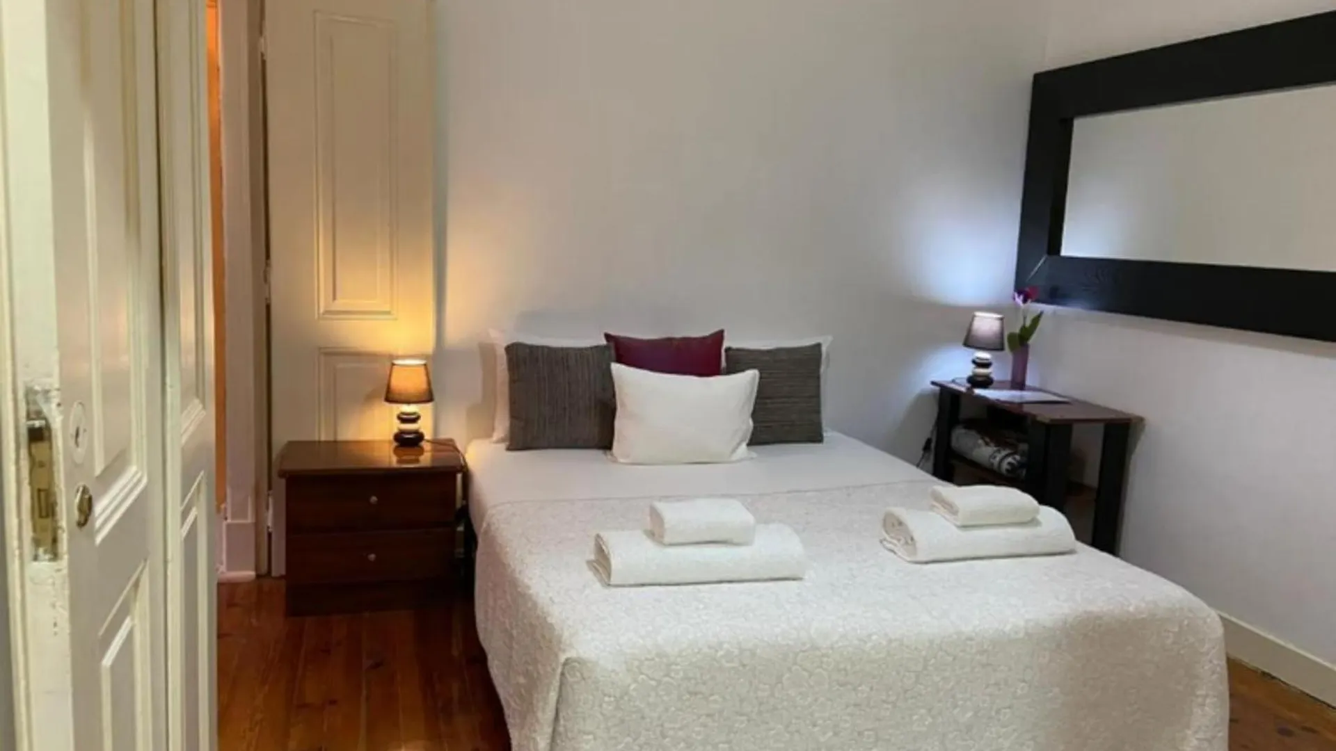 Room In Guest Room - Lisbon Anglesh Hostel Located Near City Center Guest house