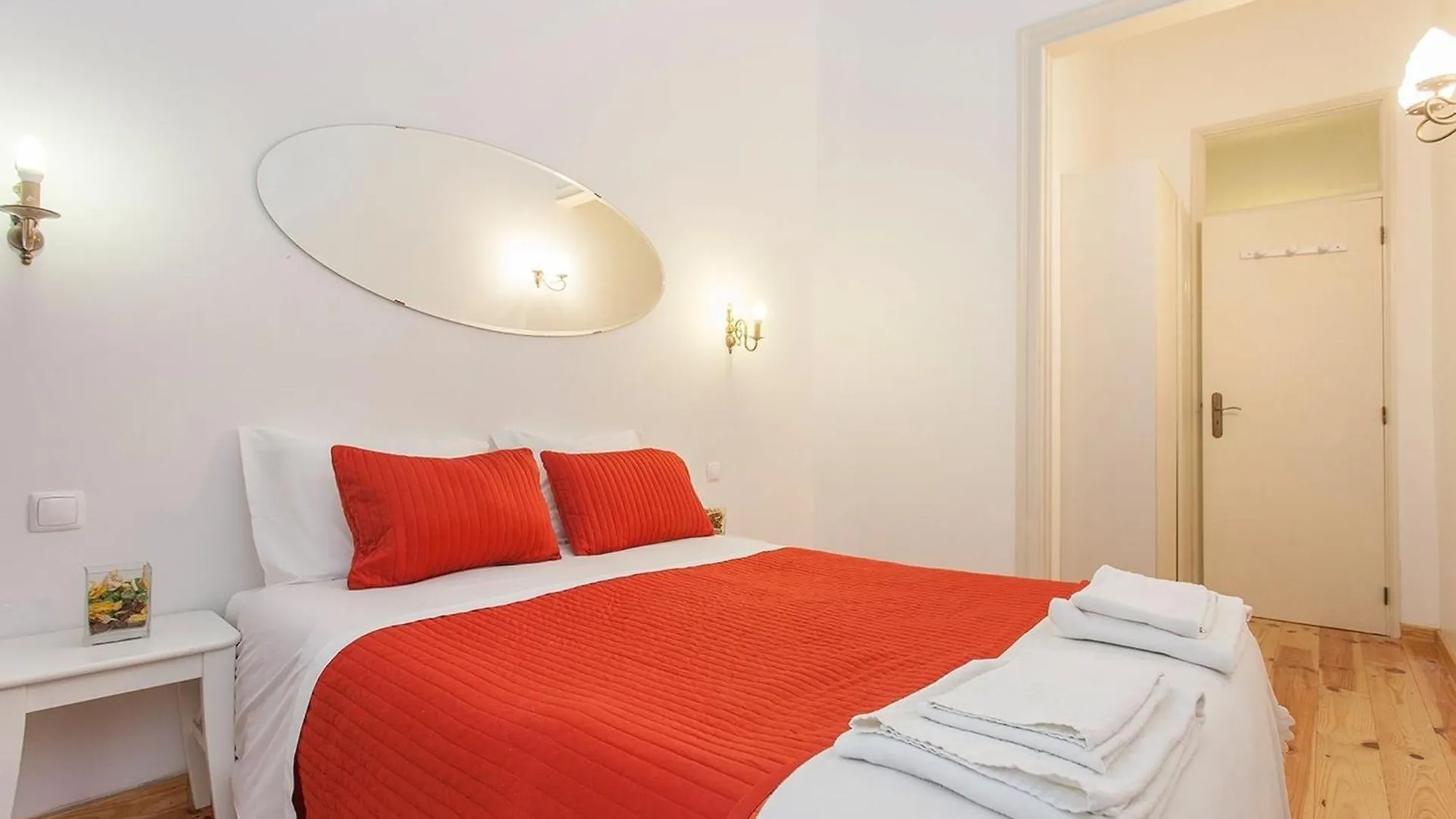 Room In Guest Room - Lisbon Anglesh Hostel Located Near City Center Guest house